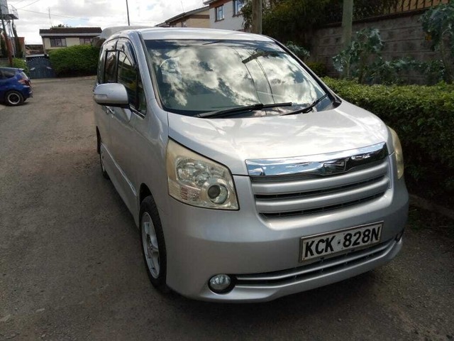 Toyota noah 2009
