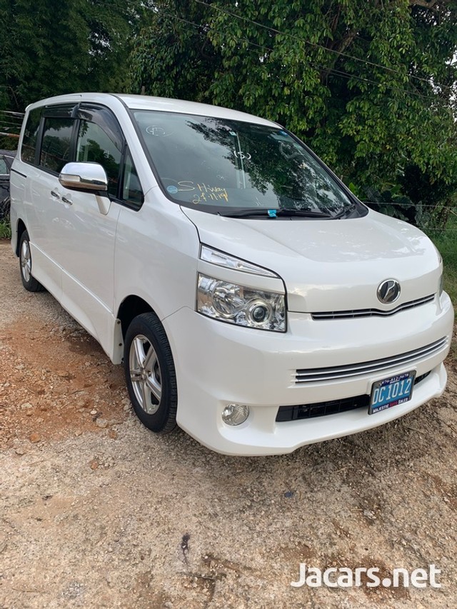 Toyota Voxy 2010 J 1,830,000 for sale