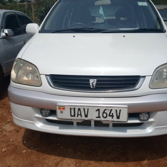 Toyota raum 2000