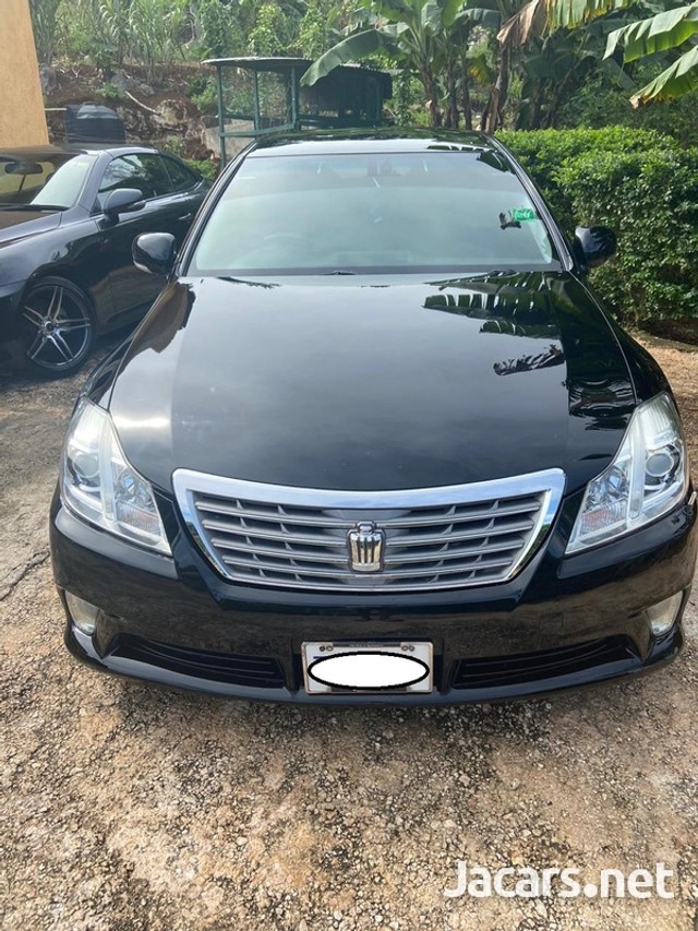 Toyota crown 2011
