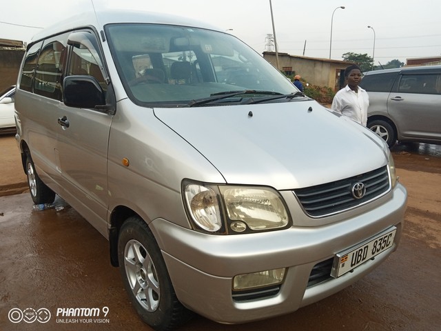 Toyota noah 2000