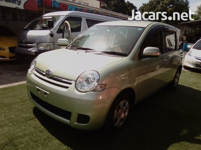 Toyota sienta 2014