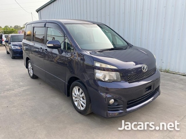 Toyota voxy 2013