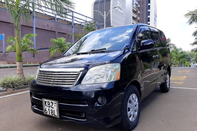 Toyota noah 2006