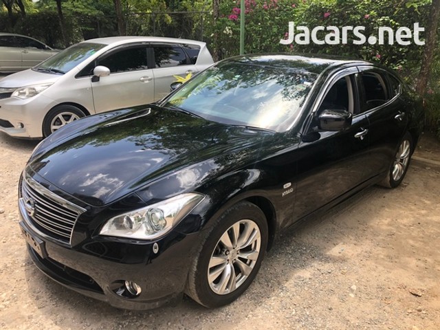 Nissan fuga 2012