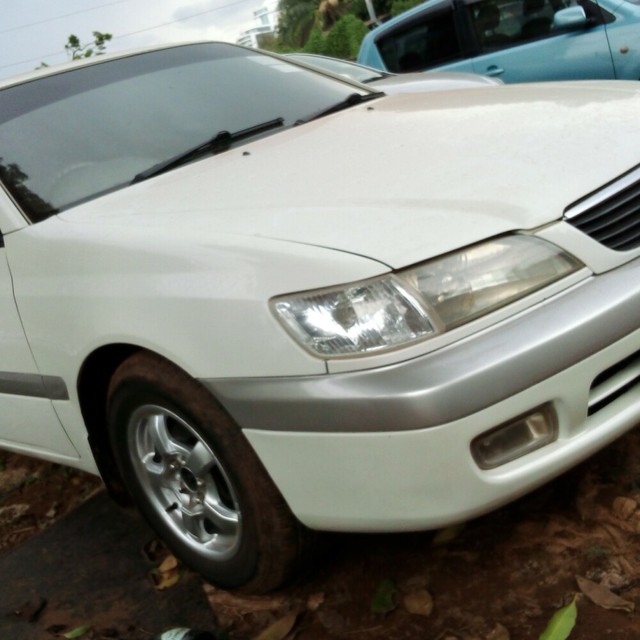 Toyota premio 2001