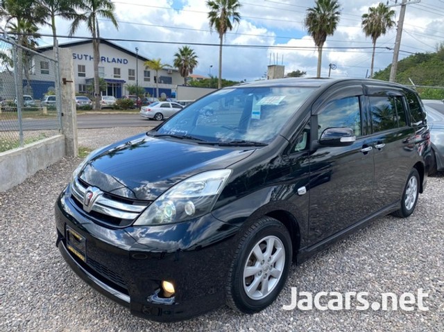 Toyota isis 2011