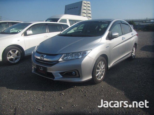 Honda grace 2015