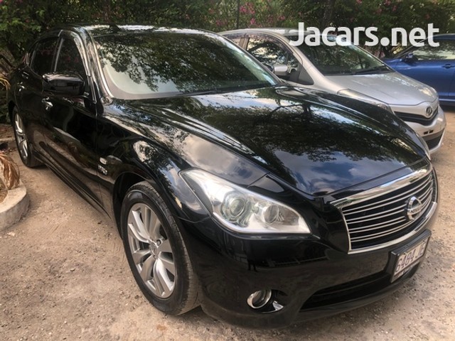 Nissan fuga 2012