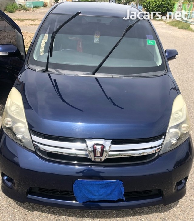 Toyota isis 2013