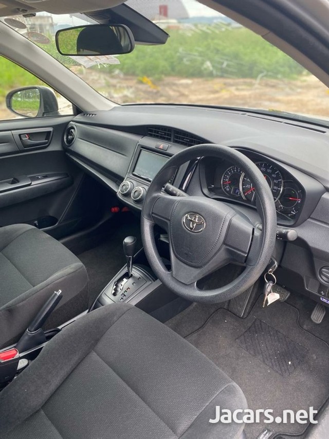 Toyota axio 2018 J 2,380,000 for sale