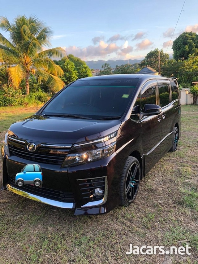 Toyota Voxy 2014 J 3,100,000 for sale