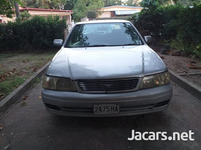 Nissan bluebird 2000 года