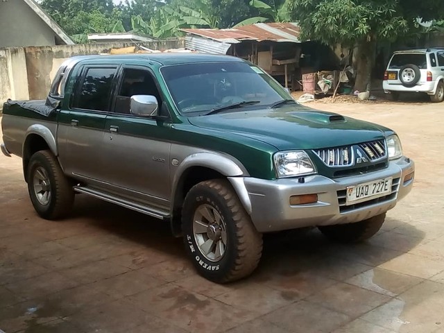 Mitsubishi l200 2004