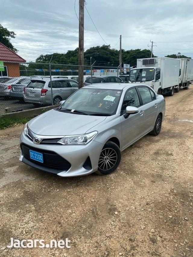 Toyota axio 2018 J 2,380,000 for sale