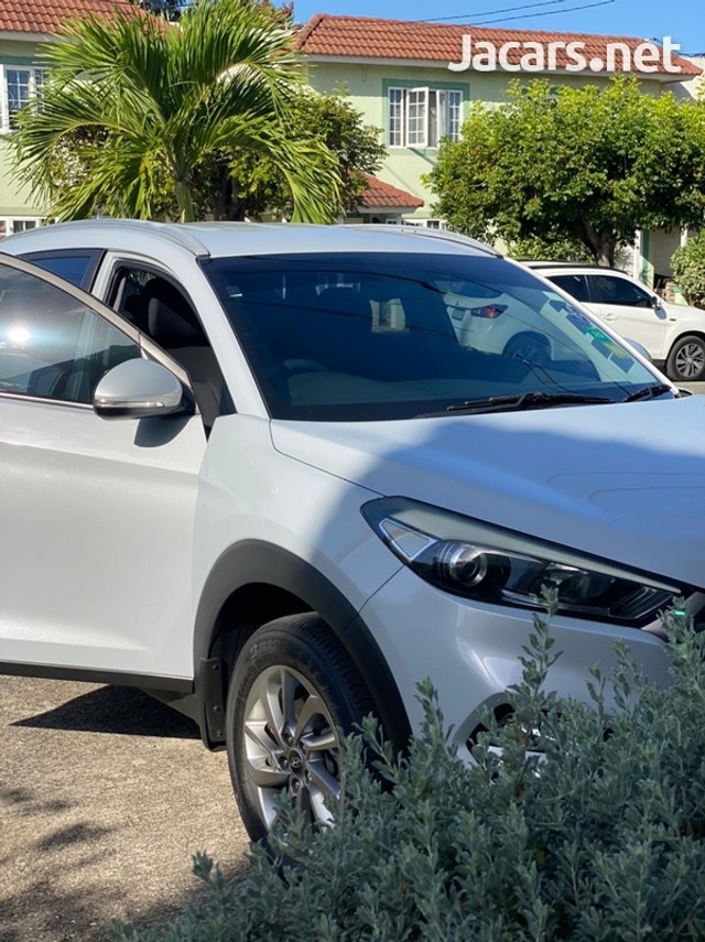 Hyundai Tucson 2016 J 2,950,000 for sale