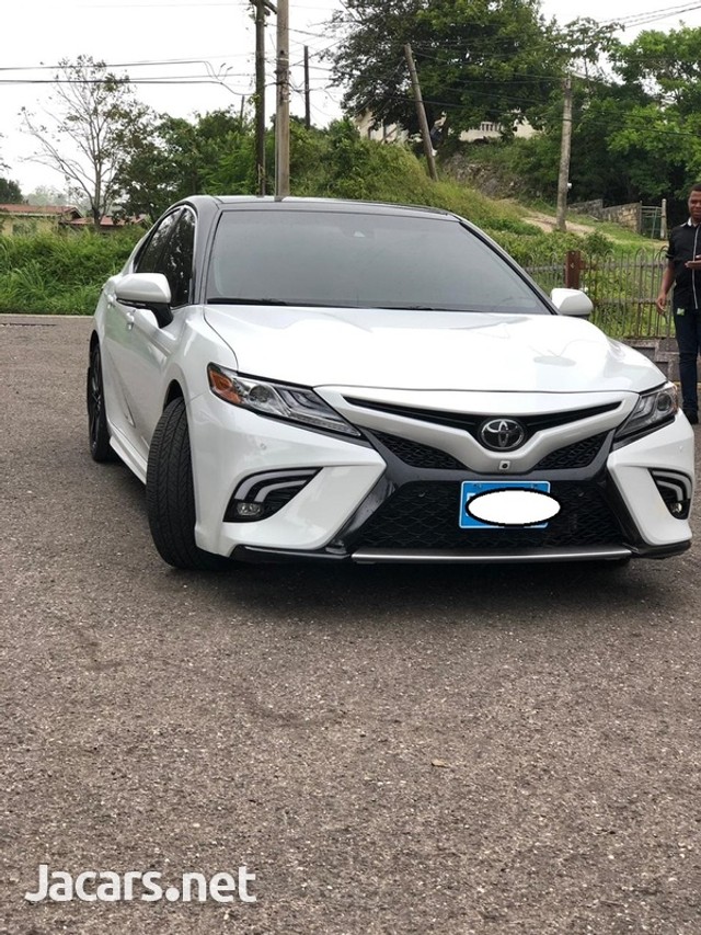 Toyota Camry 2018 J 6,000,000 for sale