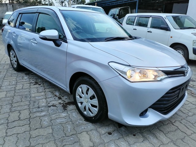 Toyota fielder 2015