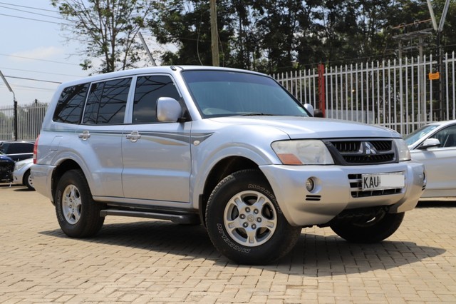 Mitsubishi pajero 2004