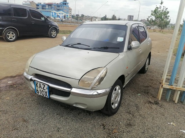 Toyota duet 2000