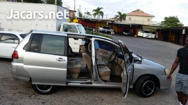 Nissan liberty 2001