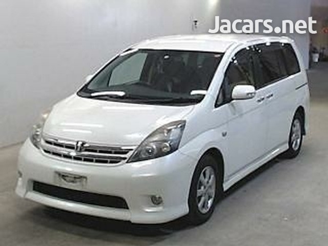 Toyota isis 2011