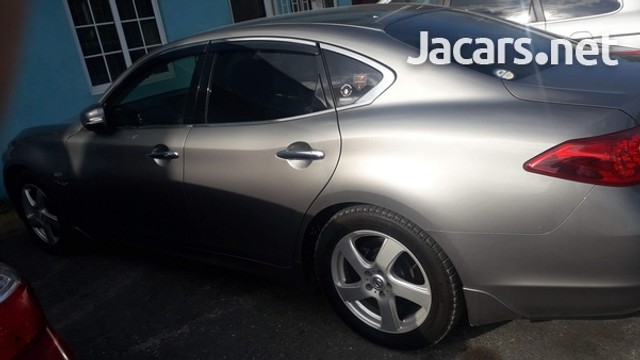 Nissan fuga 2012