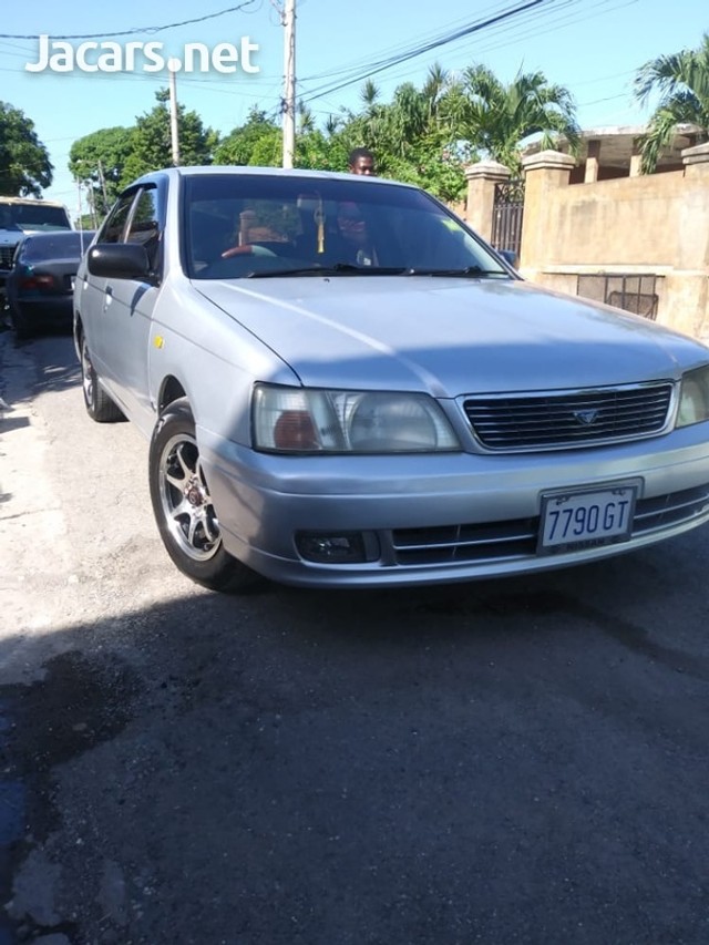 Nissan bluebird 2000 года