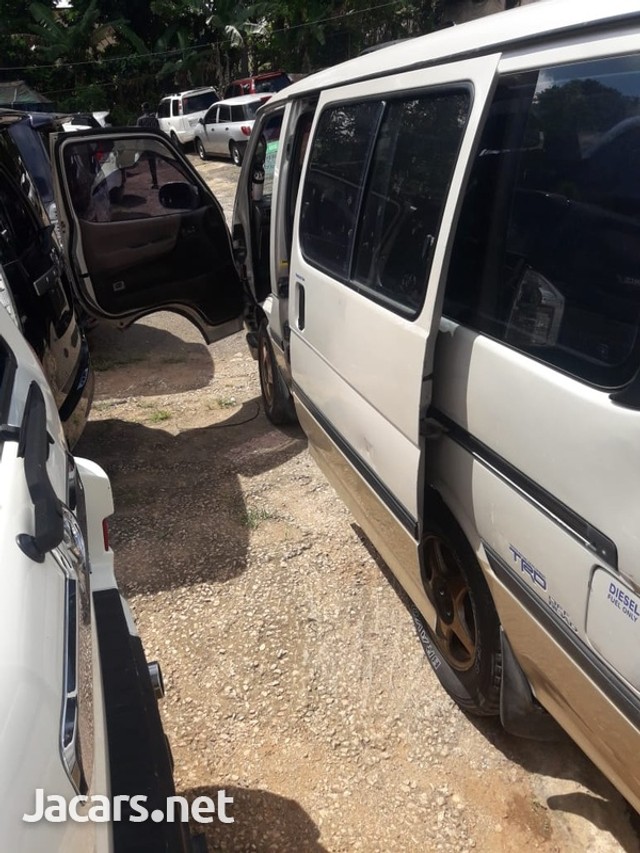 jacars hiace bus