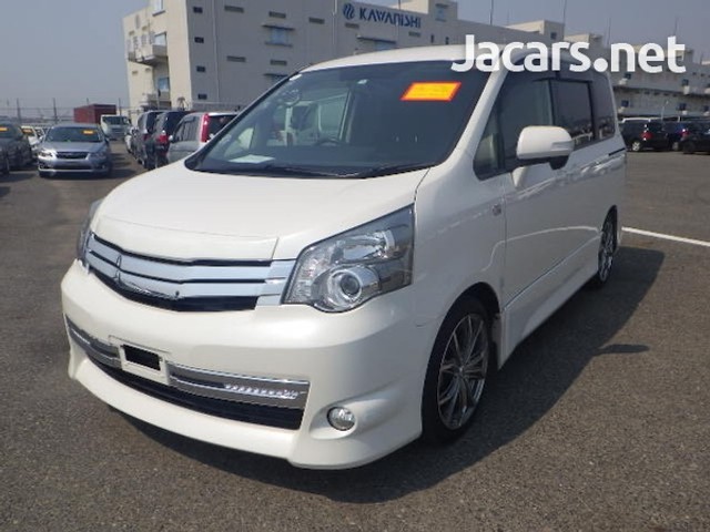 Toyota noah 2012