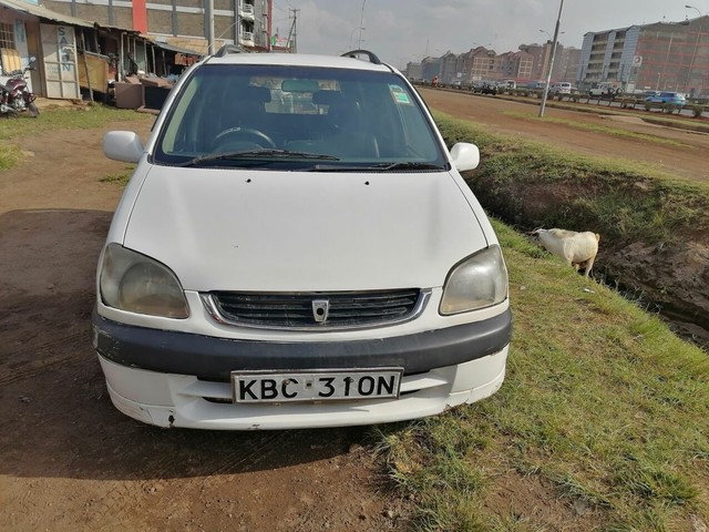 Toyota raum 2001