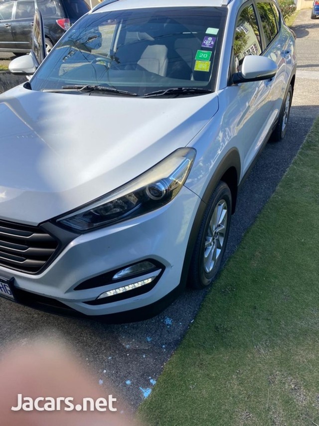Hyundai Tucson 2016 J 2,950,000 for sale