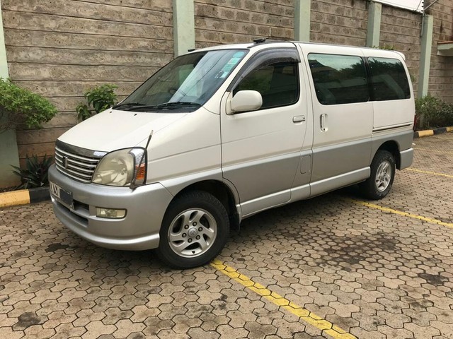 Toyota regius 2000