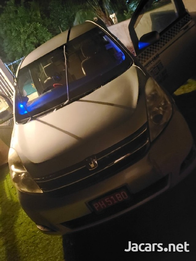 Toyota isis 2013