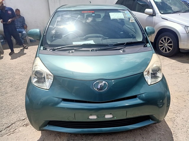 Toyota iq 2010