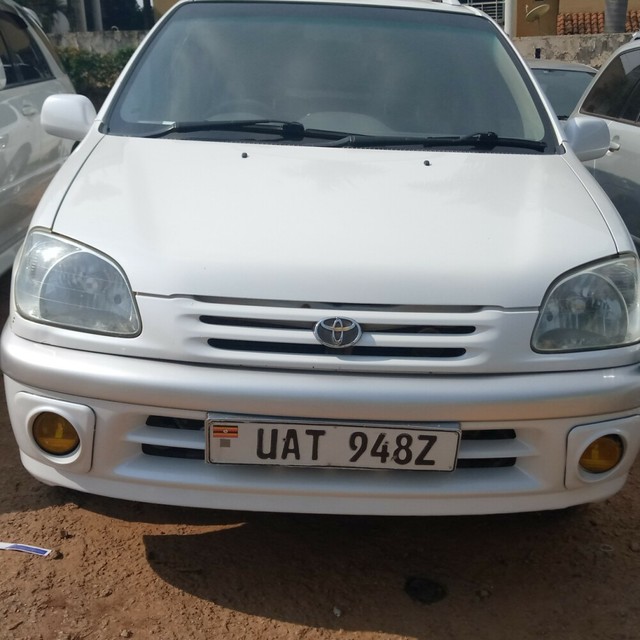 Toyota raum 1999