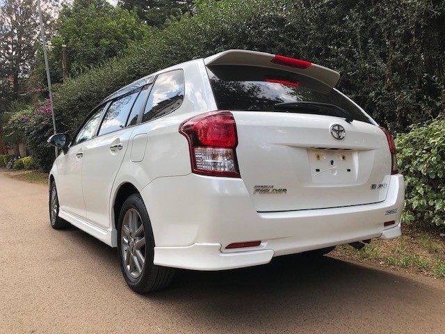 Toyota fielder 2013