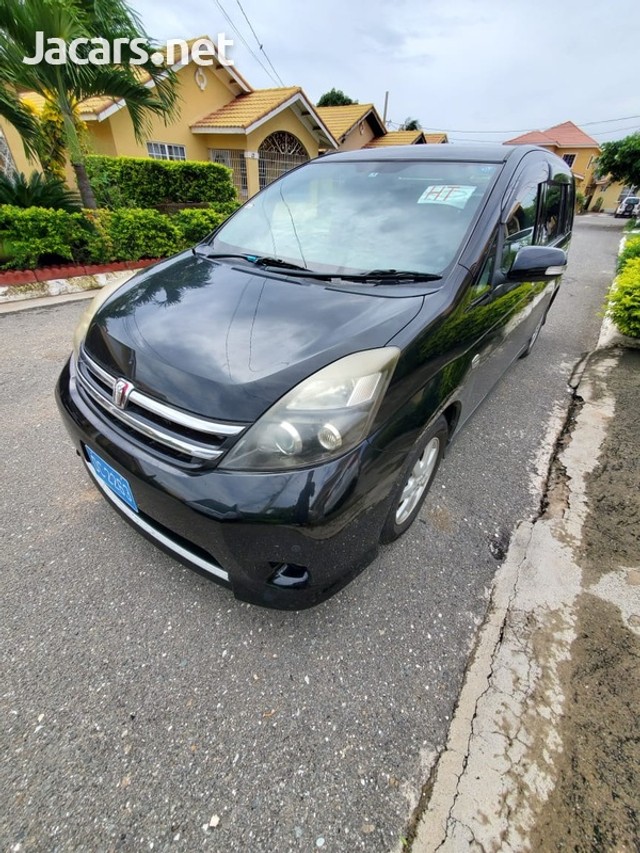 Toyota isis 2011