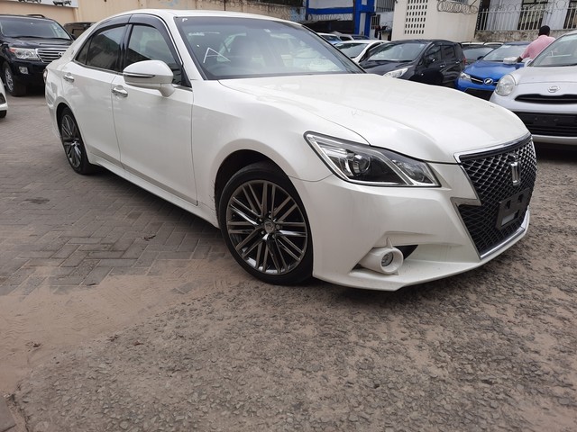 Toyota crown 2014