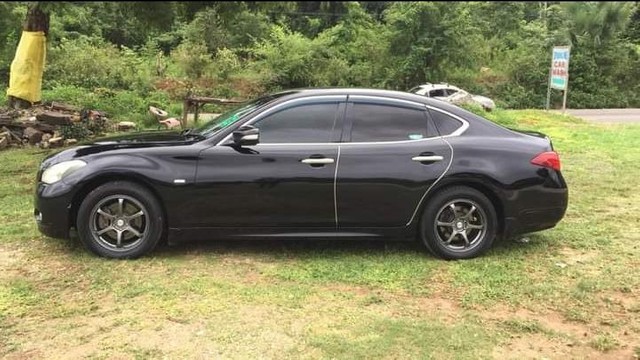 Nissan fuga 2012