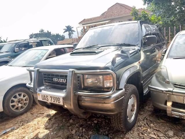 Isuzu bighorn 2000