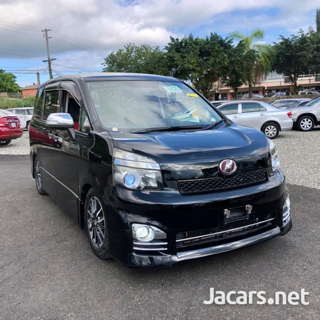 Toyota Voxy 2011 J 2,099,000 for sale