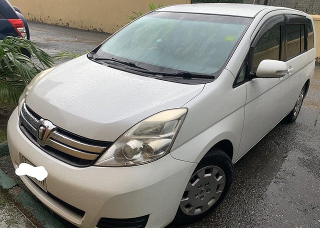 Toyota isis 2013