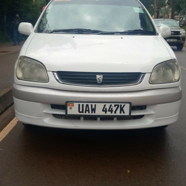 Toyota raum 2000