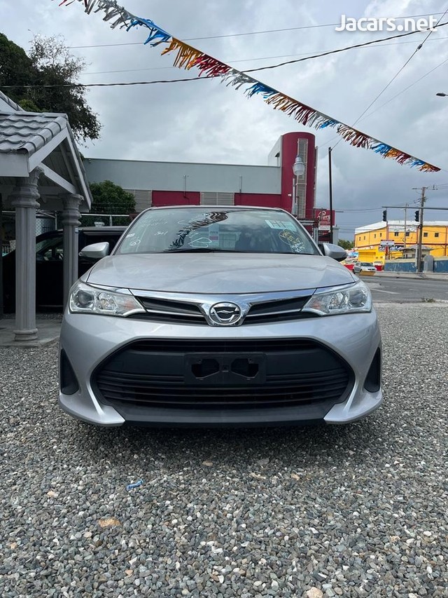 Toyota axio 2018 J 2,399,000 for sale