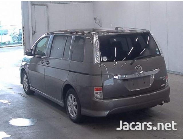 Toyota isis 2000