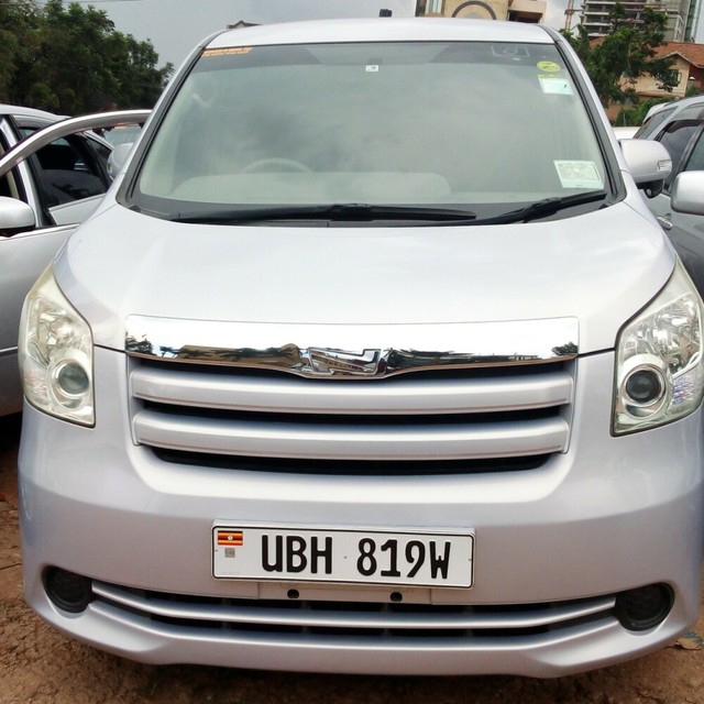 Toyota noah 2009