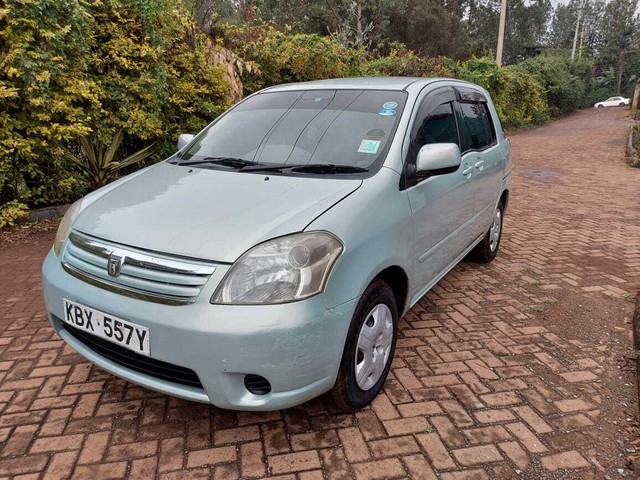 Toyota raum 2006