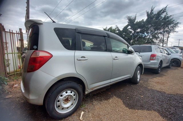Toyota raum 2009