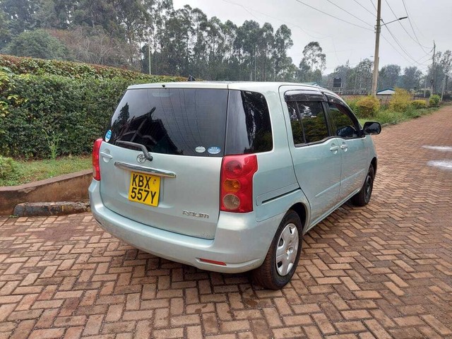 Toyota raum 2006